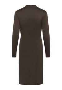Robe marron foncé à manches longues, longueur genou, coupe droite simple, vue de dos sur fond blanc.