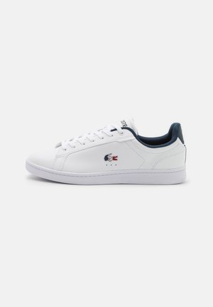 Lacoste CARNABY PRO - Zapatillas - white/navy/red