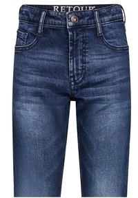 Jeans in denim blu scuro con una vestibilità classica, caratterizzati da tasche anteriori, zip e una vita con marchio. Tessuto liscio con una leggera scoloritura.