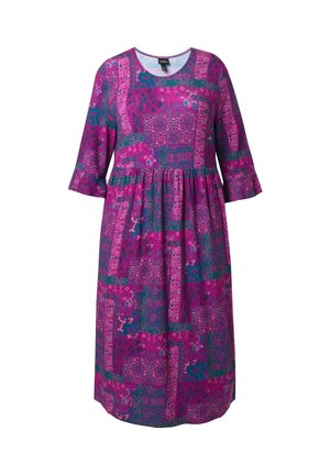 Lila Kleid mit Rundhalsausschnitt und Dreiviertelärmeln. Verfügt über ein abwechslungsreiches Muster aus floralen und geometrischen Designs in Pink und Türkis.