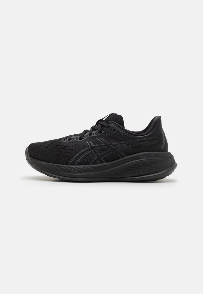 Scarpa da corsa nera con tomaia in mesh, accenti testurizzati e suola ammortizzata con tecnologia "FF Blast+". Design della punta liscia e arrotondata.