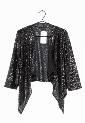Zwarte sequin open-front jas met lange mouwen en asymmetrische zoom, hangend aan een hanger tegen een witte achtergrond.