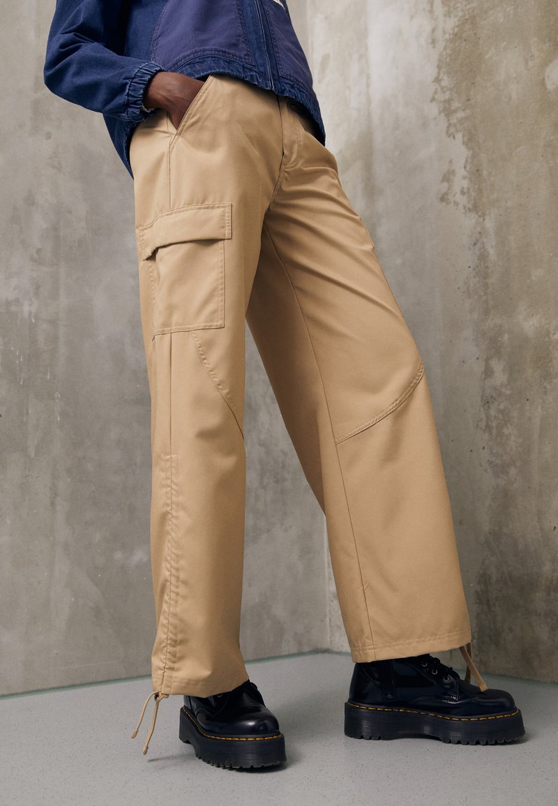 Jordan - CHICAGO PANT CORE - Cargo trousers - desert, Enlarge