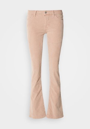 Lysrosa fløjl flared jeans med subtil ribbet tekstur, frontlommer, lynlås og knaplukning, samt en let falmning langs benene.