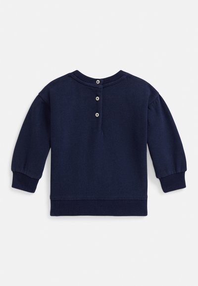 Μπλε ναυτικό πουλόβερ με μακριά μανίκια, ριμπ μανσέτες και τελείωμα, με τρία κουμπιά στη ραχοκοκαλιά του λαιμού.