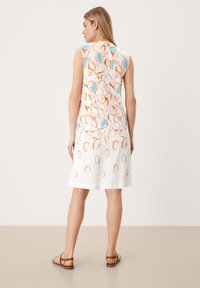 s.Oliver BLACK LABEL MIT ABSTRAKTEM MUSTER - Freizeitkleid - peach panneau prin