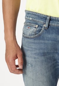 Tommy Jeans SCANTON  - Slim fit jeans - denim medium