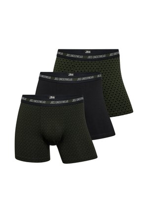 Tre par herre boxer briefs: en sort, en mørkegrøn med et svulmet mønster, og en anden mørkegrøn med et geometrisk mønster, alle med logo-bånd i taljen.