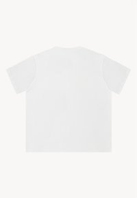 Biała koszulka z krótkim rękawem o luźnym kroju. Wykonana z miękkiej bawełny, z okrągłym dekoltem i czystymi szwami, bez widocznych logo czy wzorów.