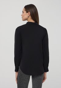 Terranova CATDA COREANA CHIUSA - Camicetta - nero