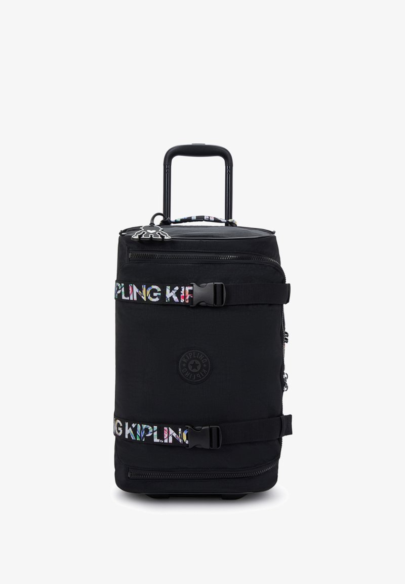 Sort kuffert med teleskophåndtag, justerbare stropper med farverig "Kipling" tekst, frontlynlås og en nøglering med en abe-charme.