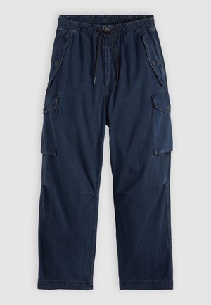 Sötétkék farmer anyagú munkásnadrág, elasztikus derékrésszel és húzózsinórral. Nagy oldalzsebekkel és laza szabással rendelkezik.