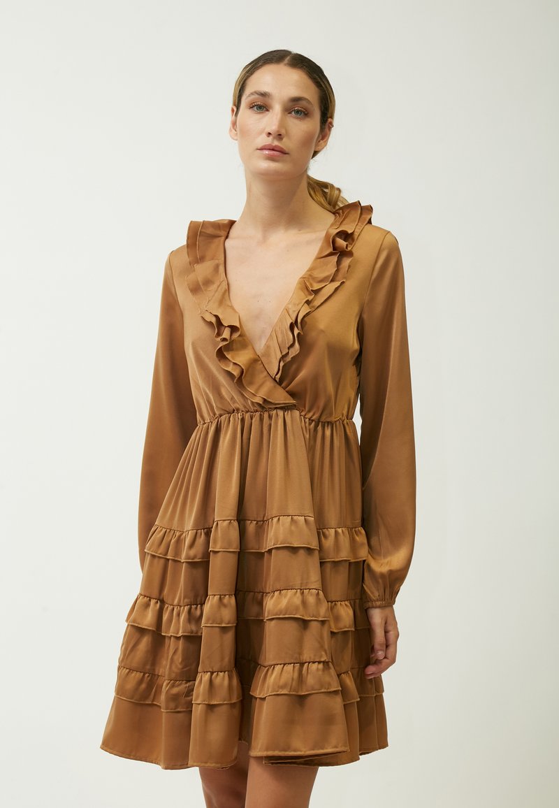 INFLUENCER VALANCE - Vestido informal - cappuccino