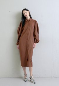 Sara Battaglia PUFF SLEEVE LONG DRESS - Rochie tip cămașă - bruciato
