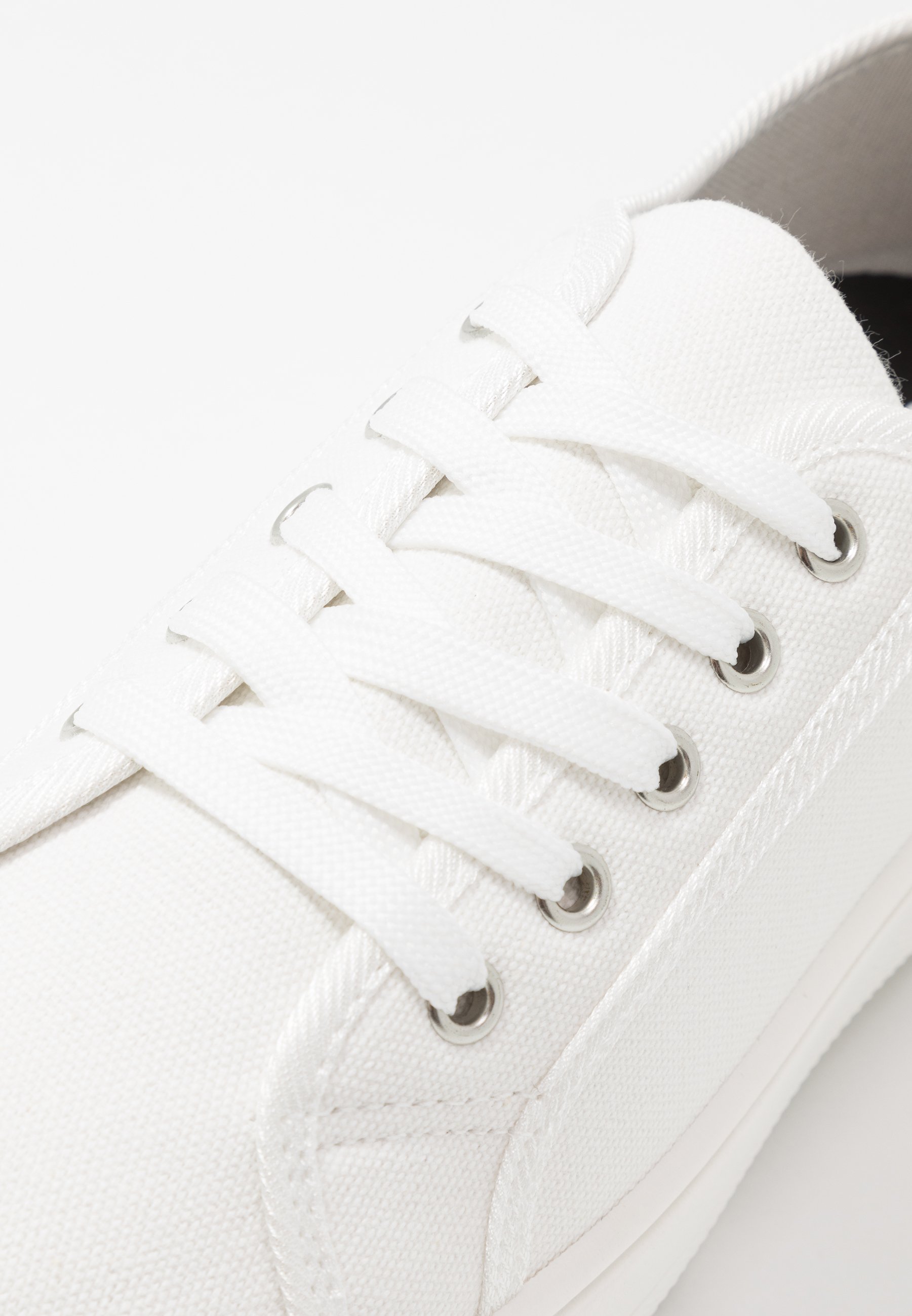 LOLA SKYE TWEEZE CLEATED SOLE TRAINER Sneakers white LOLA SKYE TWEEZE CLEATED SOLE TRAINER Sneakers white