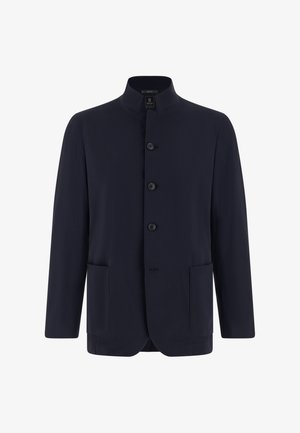 Giacca blu navy con colletto alla coreana, cinque bottoni neri e due tasche frontali. Tessuto liscio con un design minimalista, senza motivi visibili.