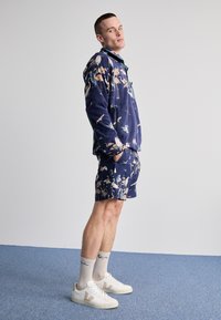 KAVU TEANNAWAY - Felpa in pile - blue/multi colour