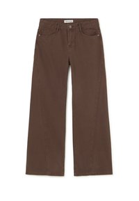 Jeans de pierna ancha marrones con cierre de botón delantero, trabillas para cinturón y bolsillos delanteros y traseros, dispuestos sobre un fondo blanco.