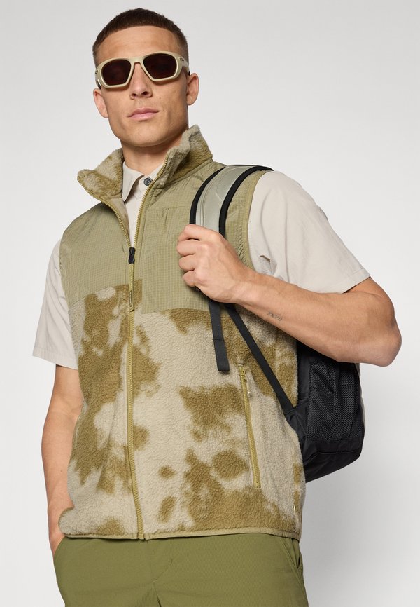 CLEAN COAST GILET - Waistcoat - aloe3