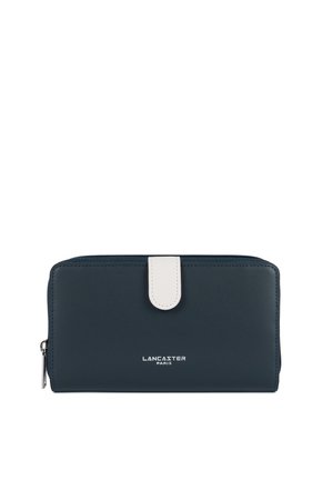 Portefeuille rectangulaire bleu foncé avec fermeture éclair, bouton-pression blanc et logo "Lancaster Paris" sur le devant.