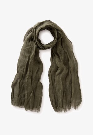 Leichter olivgrüner Schal mit halbtransparenter, gekräuselter Textur und fransigen Kanten, oben locker zu einer Schlaufe gelegt.