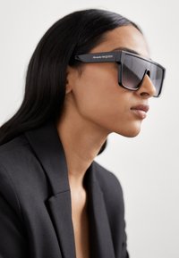 SIGNATURE RECTANGULAR FLAT-TOP ACETATE SUNGLASSES UNISEX - Sluneční brýle - black/grey