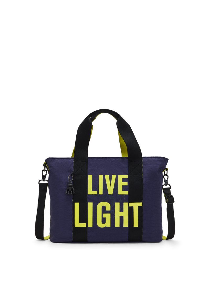 Lila tygpåse med svarta remmar. Har neon-gul "LIVE LIGHT" text på framsidan. Inkluderar en avtagbar axelrem och dragkedja.