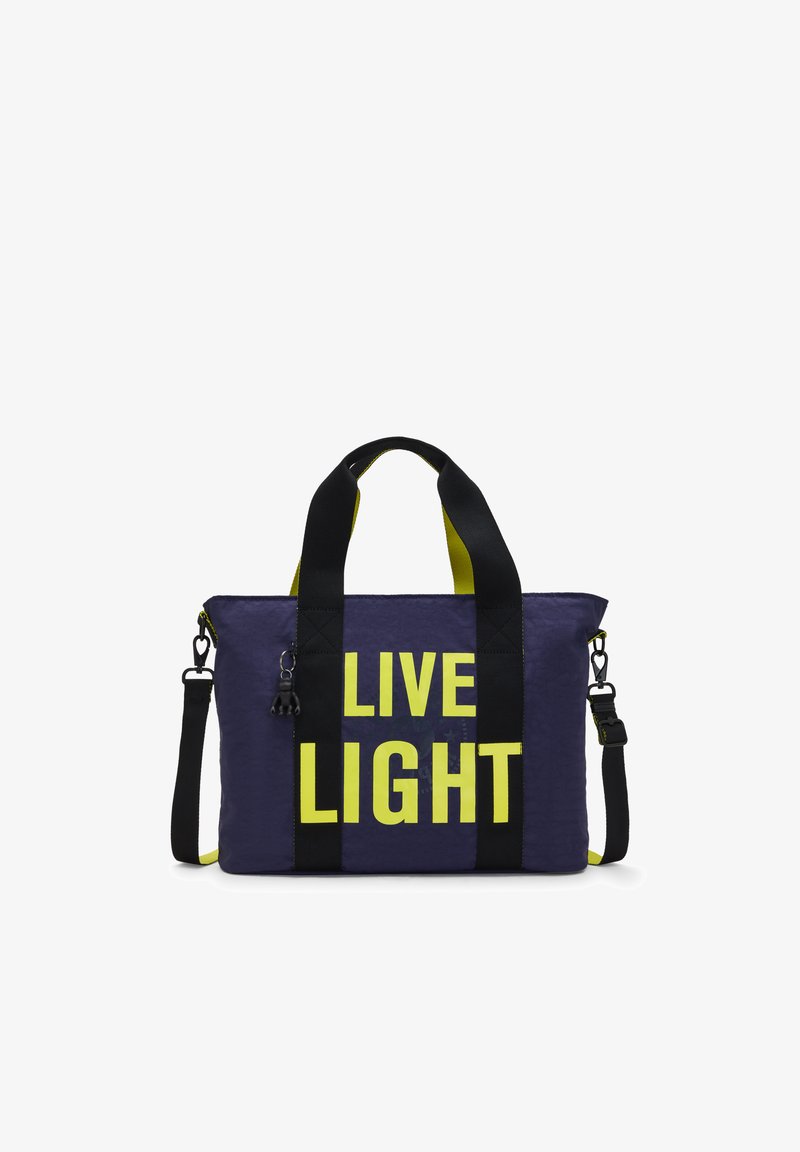 Fioletowa torba z czarnymi paskami. Na froncie znajduje się neonowo-żółty napis "LIVE LIGHT". Zawiera odczepiany pasek na ramię oraz zamek błyskawiczny.