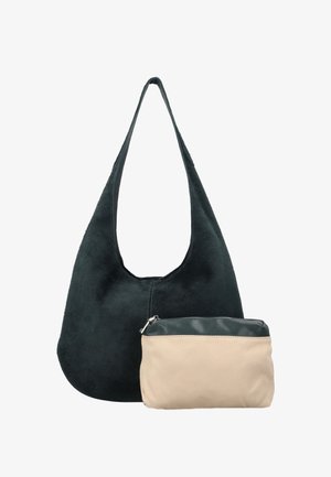 Zwarte suède hobo tas met een brede schouderband, gecombineerd met een kleine beige en zwarte etui met ritssluiting aan de voorkant.