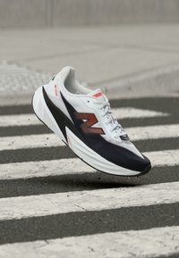 Unselected, white/neo flame