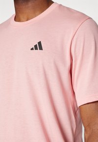 adidas Performance TR-ES FR T - Camiseta deportiva - semi pink spark/black