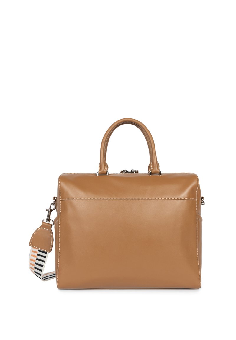 Borsa a tracolla in pelle color cuoio con forma strutturata, doppi manici, una tracolla removibile con motivo a righe e chiusura a morsetto.