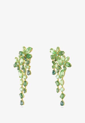 Boucles d'oreilles en ton or ornées de grappes de pierres précieuses vertes de formes marquise et ovale, avec des motifs en cascade et des détails complexes.