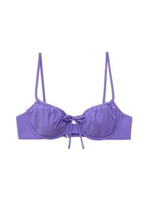 Haut de bikini violet à armatures avec bonnets froncés, fines bretelles réglables et détail noué à l'avant, présenté sur fond blanc.