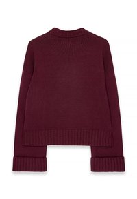 Bordo skrajšani pulover z rebrasto teksturo, visokim ovratnikom in dolgimi rokavi, ki imajo rebraste manšete in rob.