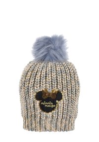Szydełkowa czapka w kolorze szarym i beżowym z puszystym, jasnoniebieskim pomponem. Ma czarną naszywkę z Myszką Miki, ozdobioną cekinami oraz złotym napisem.
