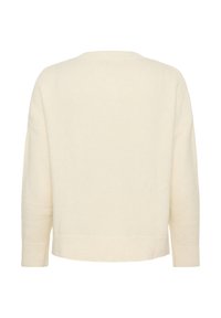 Pull en maille doux de couleur crème avec des manches longues et des poignets, un ourlet et un col côtelés, vu de dos.