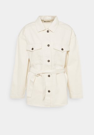 BELTED SHACKET - Chaqueta vaquera - raw cream