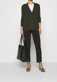 GAP Chaqueta de punto - khaki