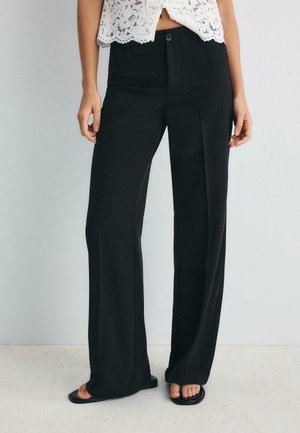 Stradivarius, SMART SLIM FIT STRAIGHT-LEG TROUSERS - Stoffhose - black