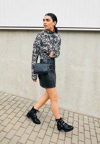 Bianco Cowboy- / bikerstøvlette - black