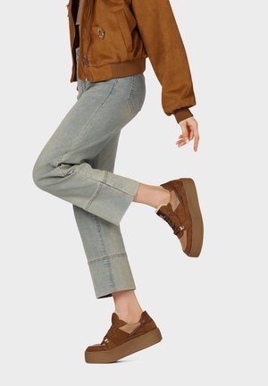 Queen Helena, X35-22 - Sneakers basse - marrone