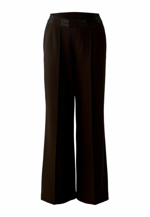 Schwarze, weite Hosen mit glatter Textur, ausgestattet mit einem flexiblen Bund mit "OUI"-Branding. Der gerade Schnitt ermöglicht eine angenehme Bewegungsfreiheit.