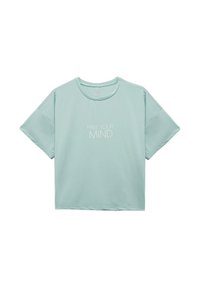 Camiseta corta de color verde menta en tejido suave. Presenta un cuello redondo y mangas cortas. El texto dice "LIBERA TU MENTE" en fuente blanca en el centro.