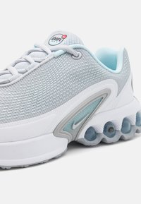 Nike Sportswear AIR MAX DN UNISEX Trainers pure platinum