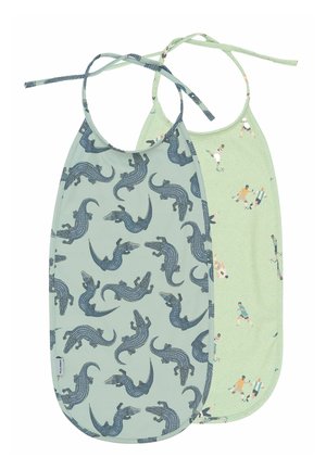 Két ujjatlan előke: az egyik mentazöld krokodil mintával, a másik világoszöld focis játékosos mintával. Mindkettő megkötős rögzítéssel.