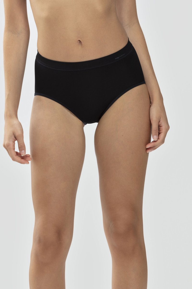 Zwarte high-waisted onderbroek van zachte stof met een gladde textuur. Heeft een rekbare tailleband en contrasterende stiksels langs de randen.