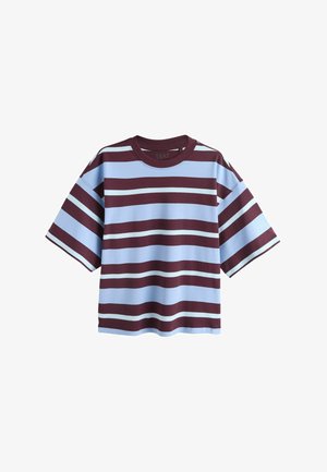 Kurzärmeliges T-Shirt mit breiten horizontalen Streifen in Kastanienbraun und Hellblau, Rundhalsausschnitt und legerer Passform auf weißem Hintergrund.