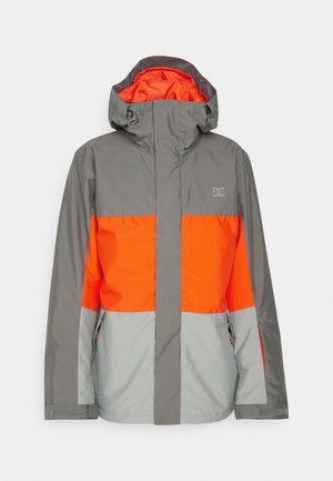 Grå och orange vattentät jacka med hög krage, justerbar huva och två sidofickor. Har design med färgblock och logodetalj.