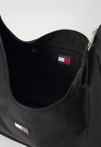 Tommy Jeans URBAN LARGE - Handbag - black